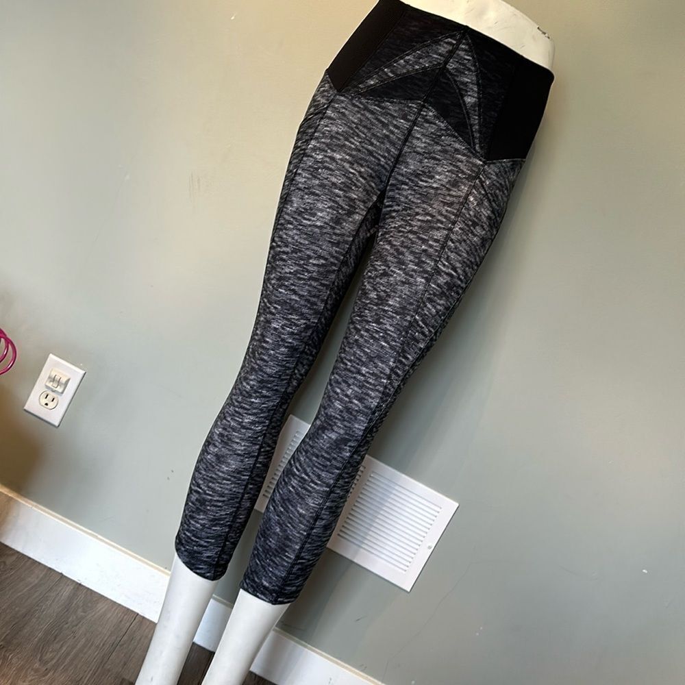 LULULEMON Women’s 4 Gray Black Space Dye Mid Rise Leggings w/ Side Pockets